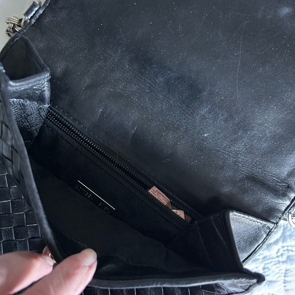 Bottega Veneta Black Woven Shoulder Bag - Picture 5 of 10